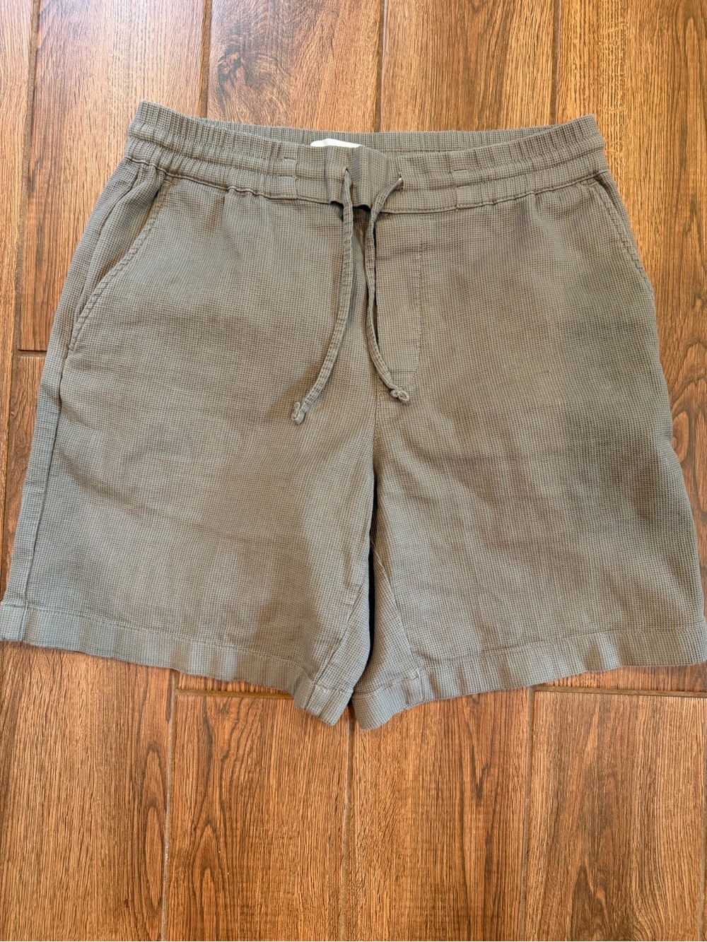Mavi Waffle Knit Drawstring Shorts 7” pockets / men’s medium